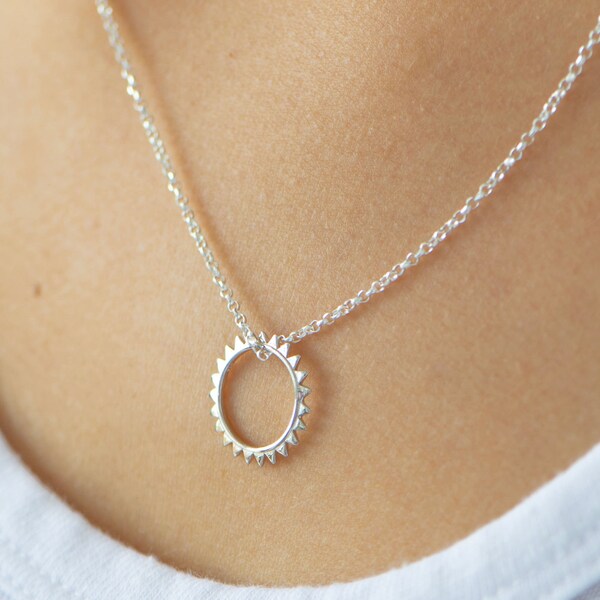 Delicate Open Circle Necklace, Dainty Silver Circle Necklace, Best Everyday Necklace, Minimal Outline Charm Necklace, Friendship gift