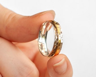 Silberner gehämmerter Spinnerring, Unendlichkeitsring, Außenband aus Messing, Geigenring, Statement-Ring