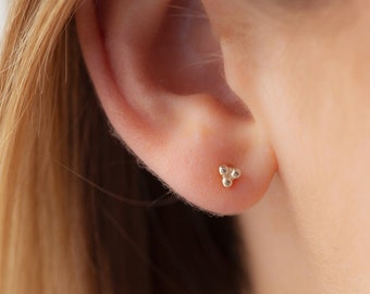 Silver Bobble Studs, Mini Ball Studs, Trinity Studs, Dainty Studs, Boucles d'oreilles minimalistes, Mini Boucles d'oreilles