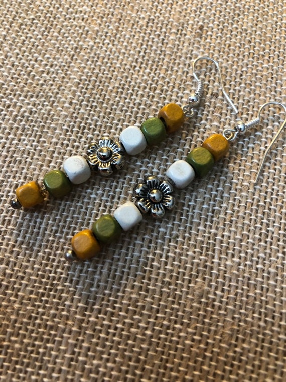 beads and daisies dangle earrings
