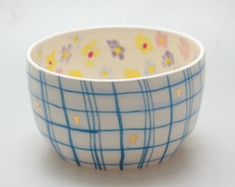 Handmade Retro Rustic Ceramic Bowl – Tartan Floral Motif with Bumblebee | Gold Accent – Artisan Pottery