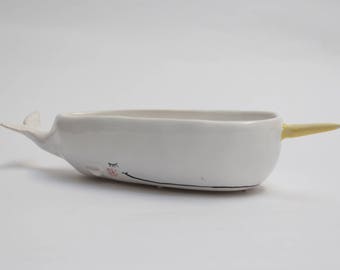Śpiący Narwhal – ręcznie robiona ceramiczna miska/doniczka, fantastyczny towarzysz oceanu