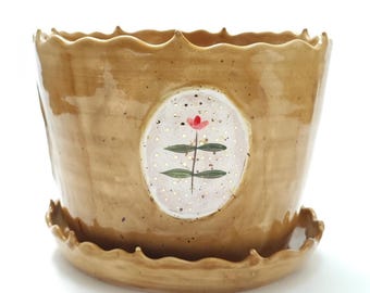 Handmade Warm Brown Ceramic Planter with Saucer – Gold Detail Floral Pot – 17 cm
