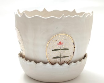 Handmade Ceramic Planter with Saucer – Gold Detail Floral Pot – 16 cm