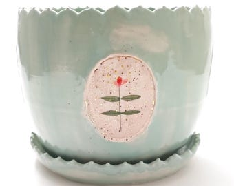 Handmade Mint Green Ceramic Planter with Saucer – Gold Detail Floral Pot – 17 cm