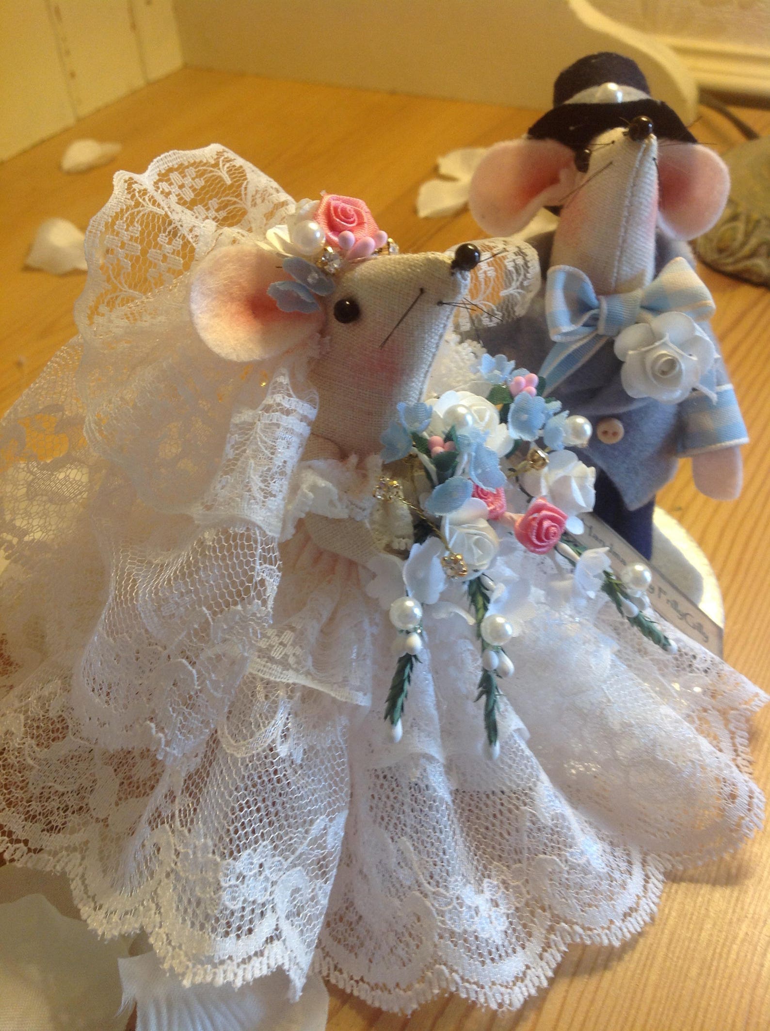 Bride and Groom Mice Wedding Cake Topper Hand Made Lots of Lace Flowers