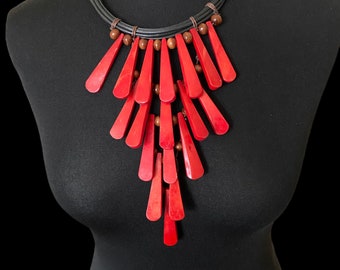 Dido statement necklace , red bold necklace , summer jewellery, womens jewellery, trendy jewelry , gift for her , gift , beaded jewellery