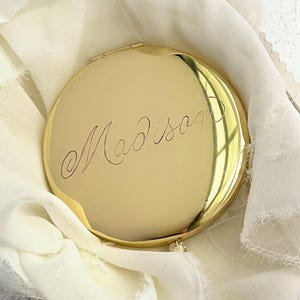 Handgraverad kompaktspegel i guld - för mamma, syster, brudtärnor, möhippa, personlig present till mors dag Gold