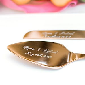 Juego de corte de pastel personalizado, juego de corte de pastel de boda grabado, cuchillo para pastel, servidor de pastel, regalo para anfitriona, despedida de soltera, regalo de compromiso para parejas.