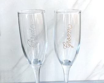 Set of 2 Bride & Groom Engraved Champagne Glasses Flute Glasses Wedding Day Toast Etched Champagne Glass Toasting Bride/Bride Groom/Groom