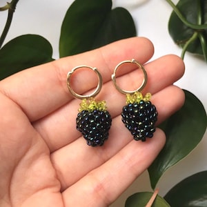 Pendientes de mora con cuentas y aro de oro o plata / Pendientes de fruta con cuentas de vidrio 3D hechos a mano