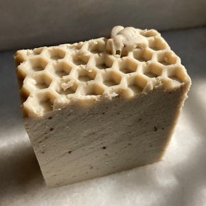 Honeybee Banana Oatmeal & Honey Soap Bar / Honey Face Soap / Honey n&#39; Banana Body Soap Bar / Handmade Cold Process Soap