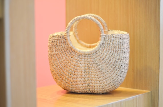 FENBEN Bamboo Handbag, Beach Purse Half Moon Bag, Straw Lace Woven