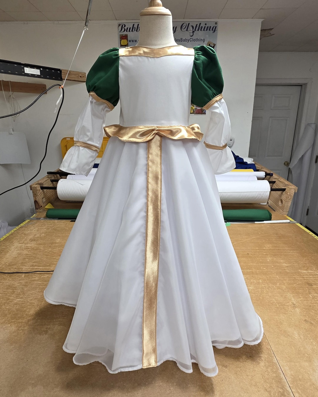swan princess dress Im delighted to share the preview of my new design- inspired wedding My newest design for the Etnomoda fashion contest. . . . . #wedding #weddingdress #weddingfashion #weddinginspiration # This is like a hybrid of Belle and Odette Swan Princess Swan Lake Odette Cosplay Costume