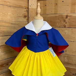 Snow White baby dress, gift baby shower, baby dress party of the month. Newborn girl dress, baby girl toddler,baby long dress.