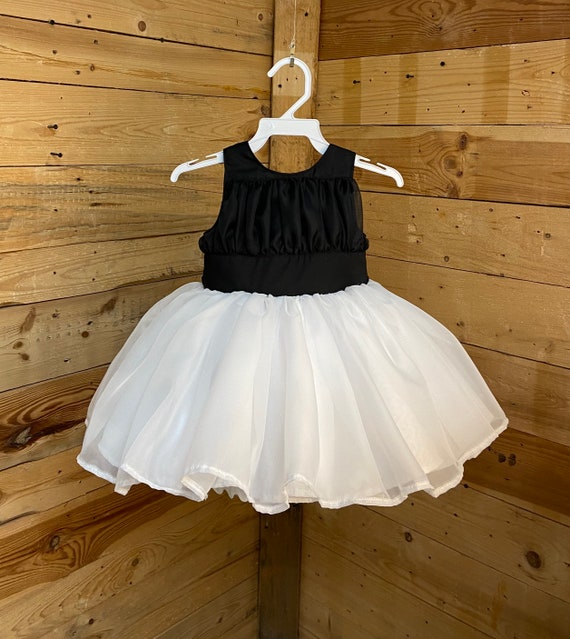 Baby elegant dress/black and white baby dress/Taylor Swift  baby costume/ Taylor Swift baby dress/wedding baby dress/flowers baby dress