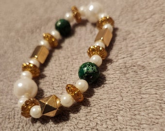 Pulsera de cuentas de oro y blanco