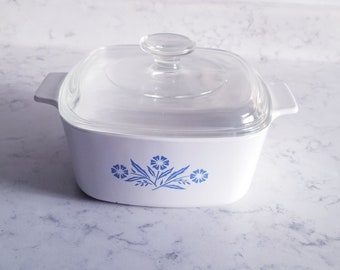 Cacerola vintage de Corningware con tapa azul y tapa de Pyrex