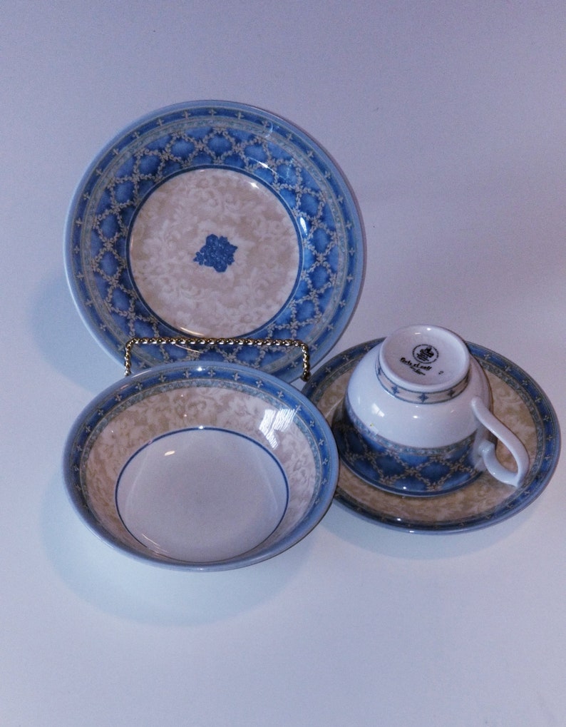 Soup Bowl Tea cup and Saucer- Stoneware-Dinnerware Set .Made in England. 1990s Vintage Churchill 4 pieces Dinnerset -Salad plate