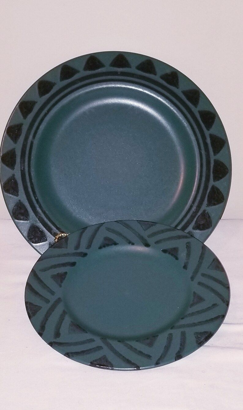 plates 1990s Vintage Dinner- plates and Salad plate -Stoneware- Ceramics-Serving -Dishes Pfaltzgraff Midnight Sun Dark green and Black