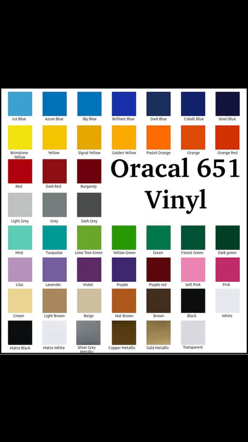 Pode incluir: Uma carta de cores que mostra 36 cores diferentes de vinil Oracal 651. As cores est&atilde;o dispostas em linhas e colunas, com os nomes de cada cor impressos abaixo de cada amostra.