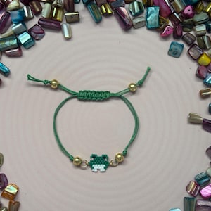 Beaded Frog Bracelet – Handmade Adjustable Macrame Charm, Kawaii Animal Jewelry Gift