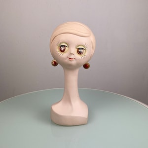 Rare vintage Twiggy head - Mannequin model - Retro hat display - 60's
