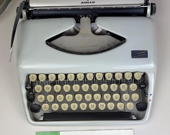 1930年代のAdler mod. 30タイプライター、ヴィンテージタイプライター