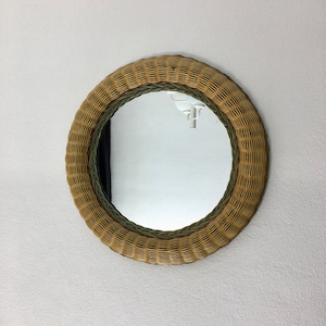 Rattan vintage round mirror - Wicker woven frame - Boho decor - Retro rattan Mid Century