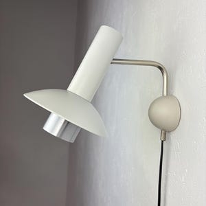 Louis Poulsen wall lamp Model Louise 132051 - Denmark 1970s design lighting - vintage white Aluminum light