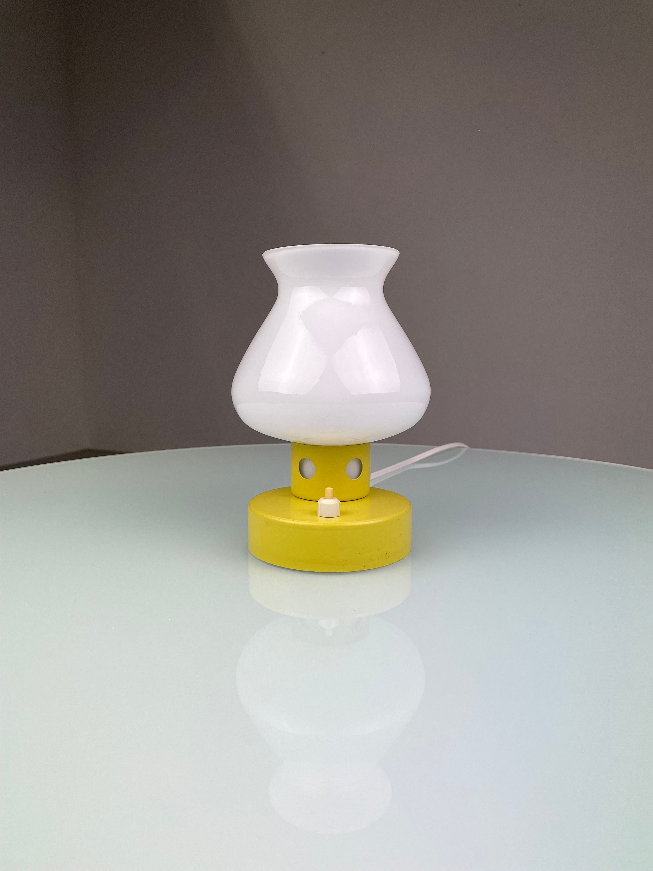 Vintage 1960s table light - mid century design lamp - yellow metal opaline glass Stockmann lighting