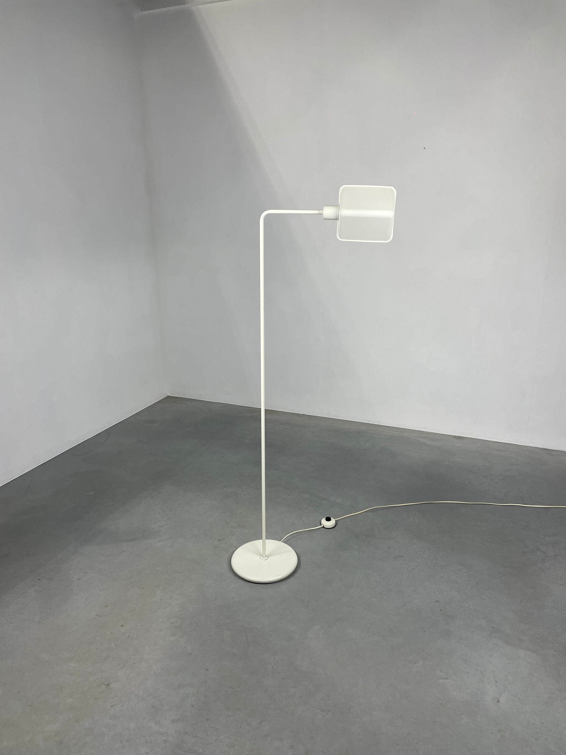 Vintage 70s floor lamp - white metal light - modern design lighting
