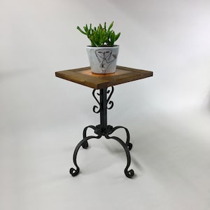 Vintage wrought iron side table with tile from the 60&#39;s - Mid Century Table