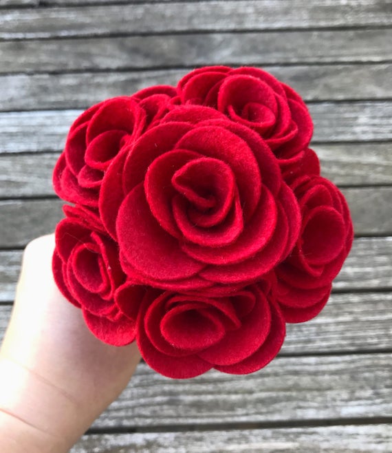 Bouquet De La Saint Valentin Rose Bouquet De Fleurs De La Saint Valentin Roses Roses Rouges Roses De La Saint Valentin La Saint Valentin Feutre