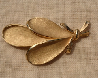 Broche Trifari Kroon met gouden bloemblaadjes 1950