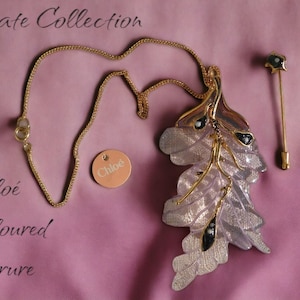 Chloé Colored Parure in gilded metal and resin. - Vintage from the 1970s -