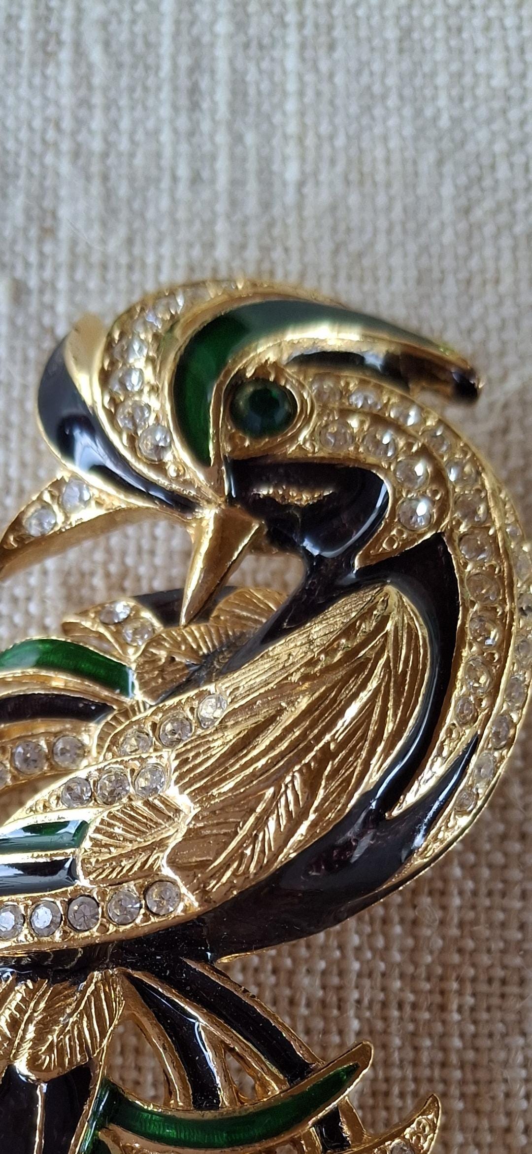 極楽鳥を精巧に描いた希少なドルランのブローチ - 1980年