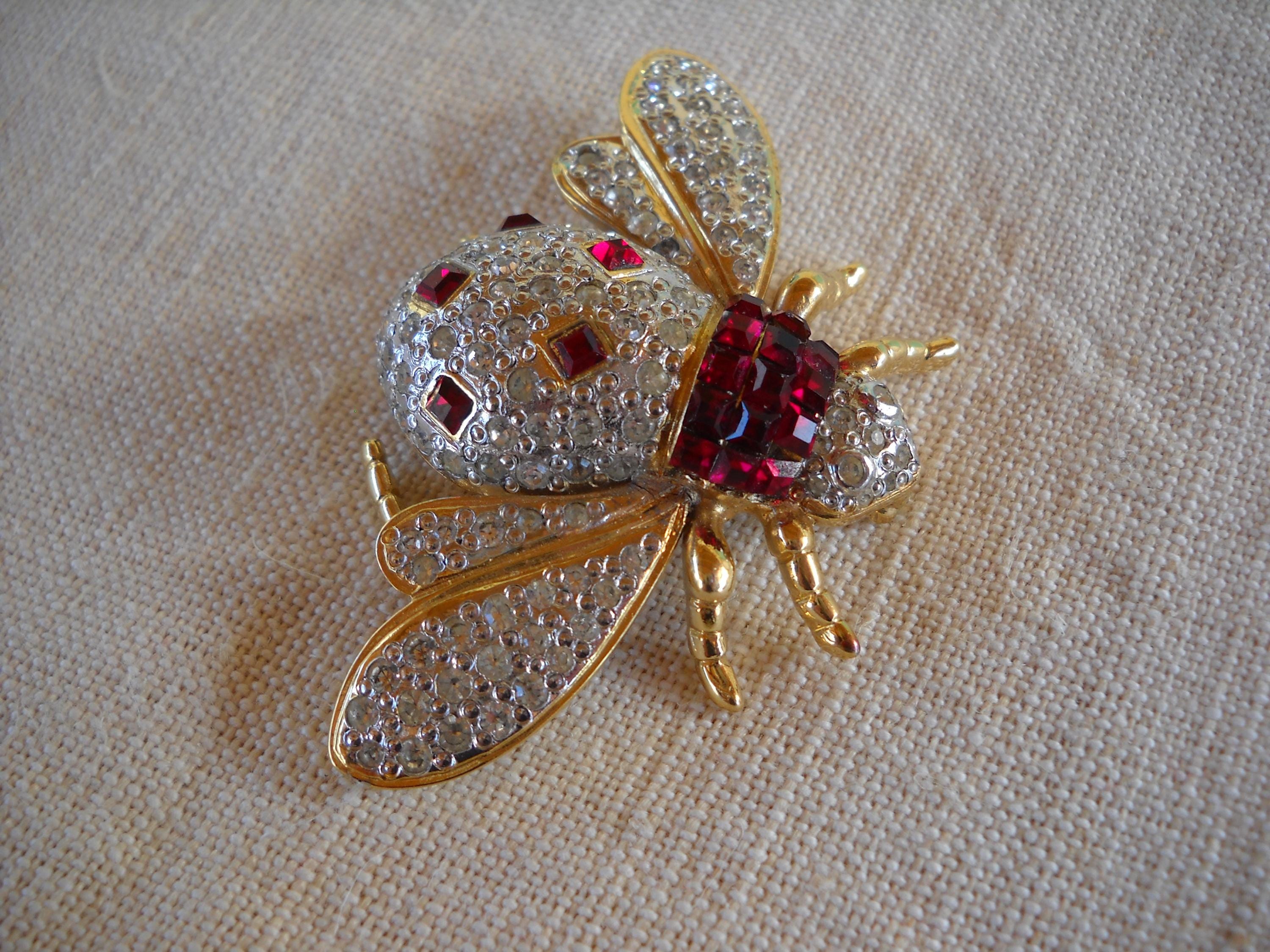 VOGUE BIJOUX 蜂モチーフ ブローチ 希少ヴィンテージ Vogue Bijoux Superb Italian High Fashion Brooch From the 70s - Etsy