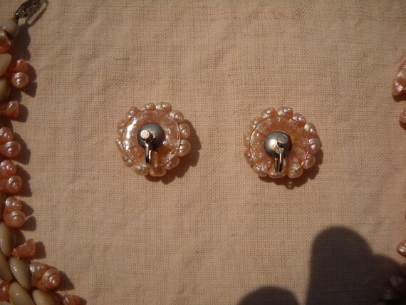 1950 Earrings and necklace shell set  - Original … - image 4