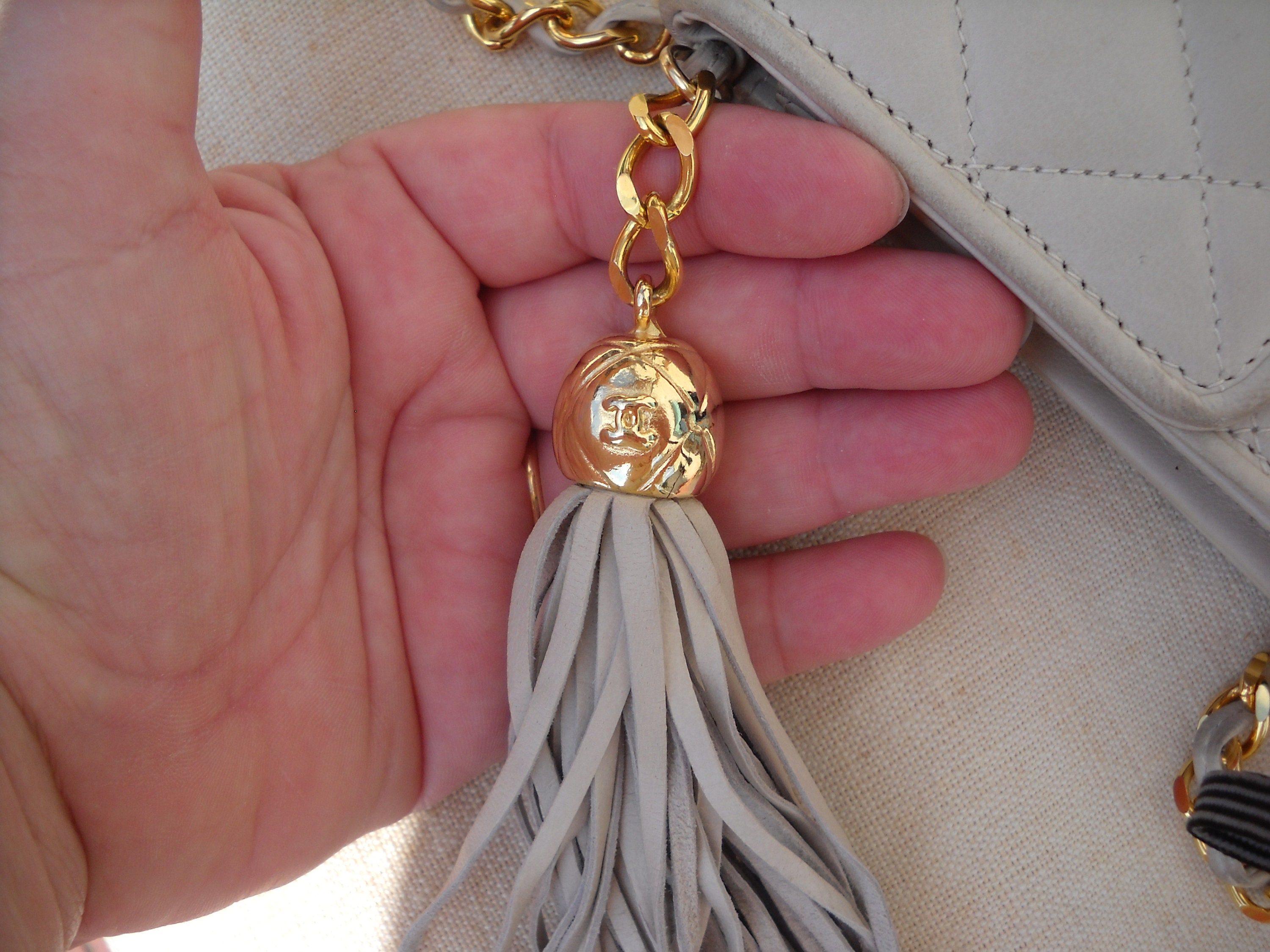 CHANEL Vintage Cream Lambskin Bag Chain Strap Made in France -  Canada