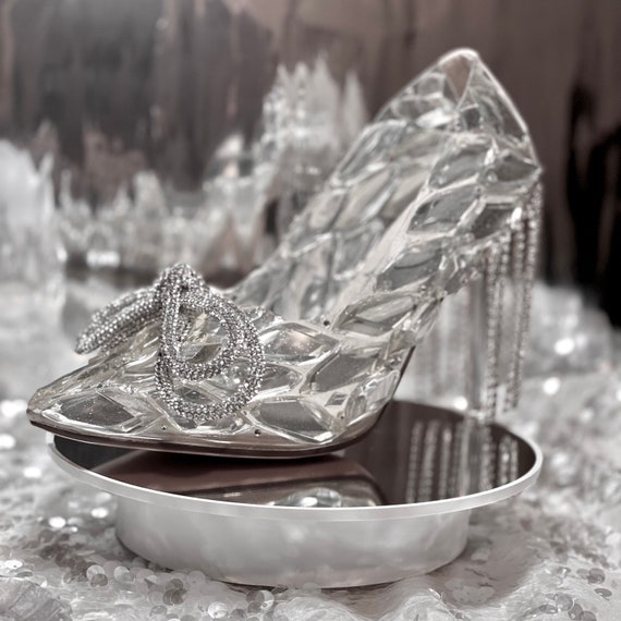 Amazon.com: SHOWLOUE Cinderella Shoe Decor, Crystal High Heels Shoes  Ornaments Glass Slipper Decoration Gift for Wedding Birthday Halloween  Christmas Party, Colorful Transparent : Home & Kitchen