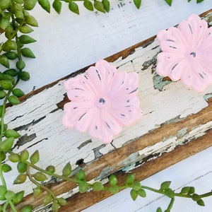 Distressed Flower knobs, Spring Flower Knob, Shabby Chic Flower Knob, Cabinet Knobs, Flower Knobs, Chic Dresser Knobs, Pink flower Knob