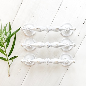 White Shabby Chic Drawer pulls/Cabinet Pulls/ Shabby Chic Pulls/ Drawer Pulls/ French Pulls/ White Pulls/ White Hardware Knobs/ Shabby Knob