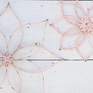 Metal Flower Wall Art/ Flower Wall Dècor/ Metal Flower/ Shabby Chic Flower Wall Art/ Flower/ Outdoor Dècor/ Indoor Dècor/ Gift