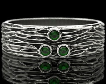 Anillo de plata de ley con diseño de bosque: Anillo con una rama de esmeralda sintética