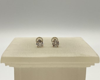 14kt Yellow Gold Basket Set earrings set with Round Lab Grown Diamonds