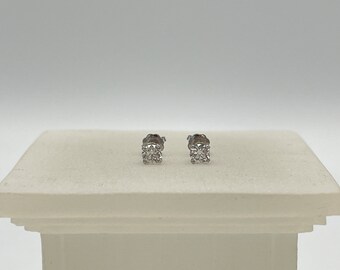 14kt White Gold Basket Set earrings set with Round Lab Grown Diamonds