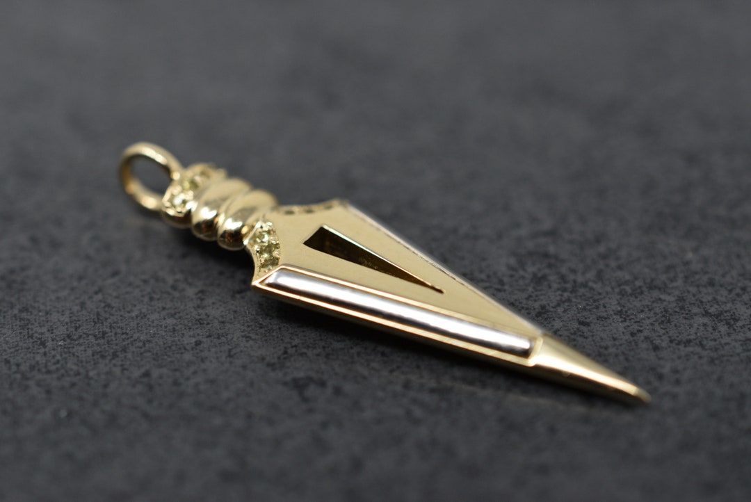 Mens gold arrowhead pendant clearance