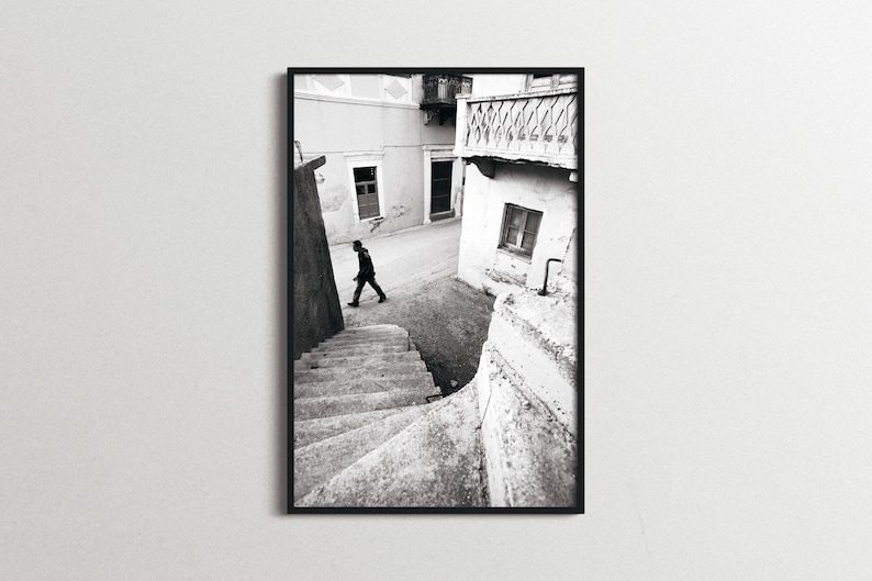 N 12 Hommage à Cartier-Bresson Physical Fine Art Photography Print, imprimé noir et blanc, rue, urbain, escalier, Grèce, Bresson image 1