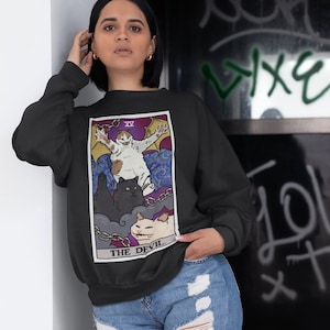 Verfluchte Katze Der Teufel Sweatshirt, Teufel Katze Shirt, Witchy schwarze Katze, Halloween Shirt, Witchy Clothing, gruselige lustige Katze Geschenk, Katze Meme Tarot